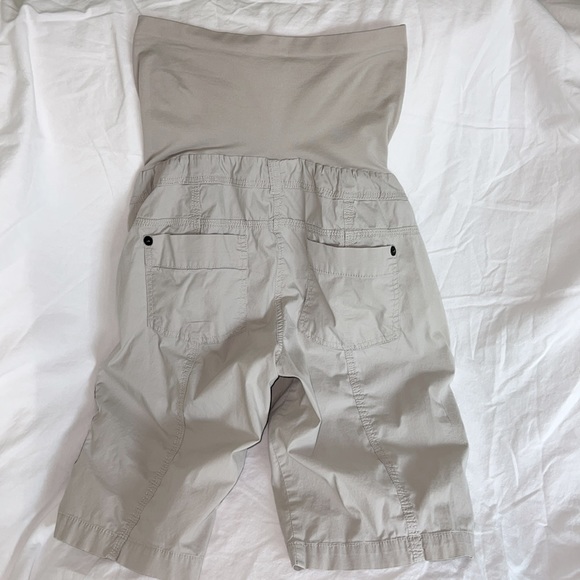 Motherhood Maternity lightweight beige shorts in size M. - Picture 2 of 4